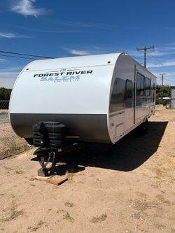 Forest River Salem cruise lite,  33ft, white