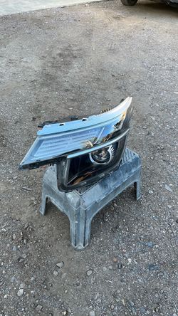 2021/23 Kia Seltos driver side LH original headlight
