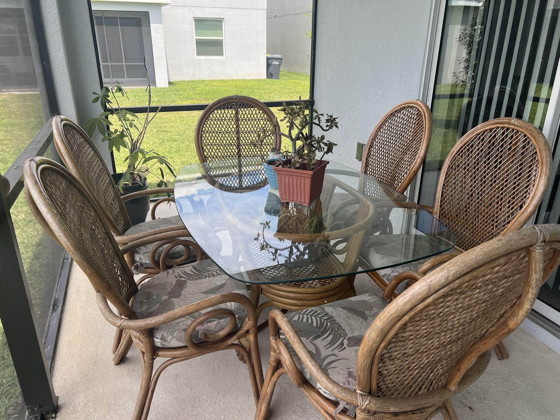 Patio Dining and lounge furniture