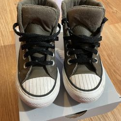 Chuck Taylor All Star Berkshire Boot Leather Kids- size 11