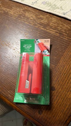 Gift wrap cutter