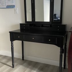 Vanity Desk With Mirror