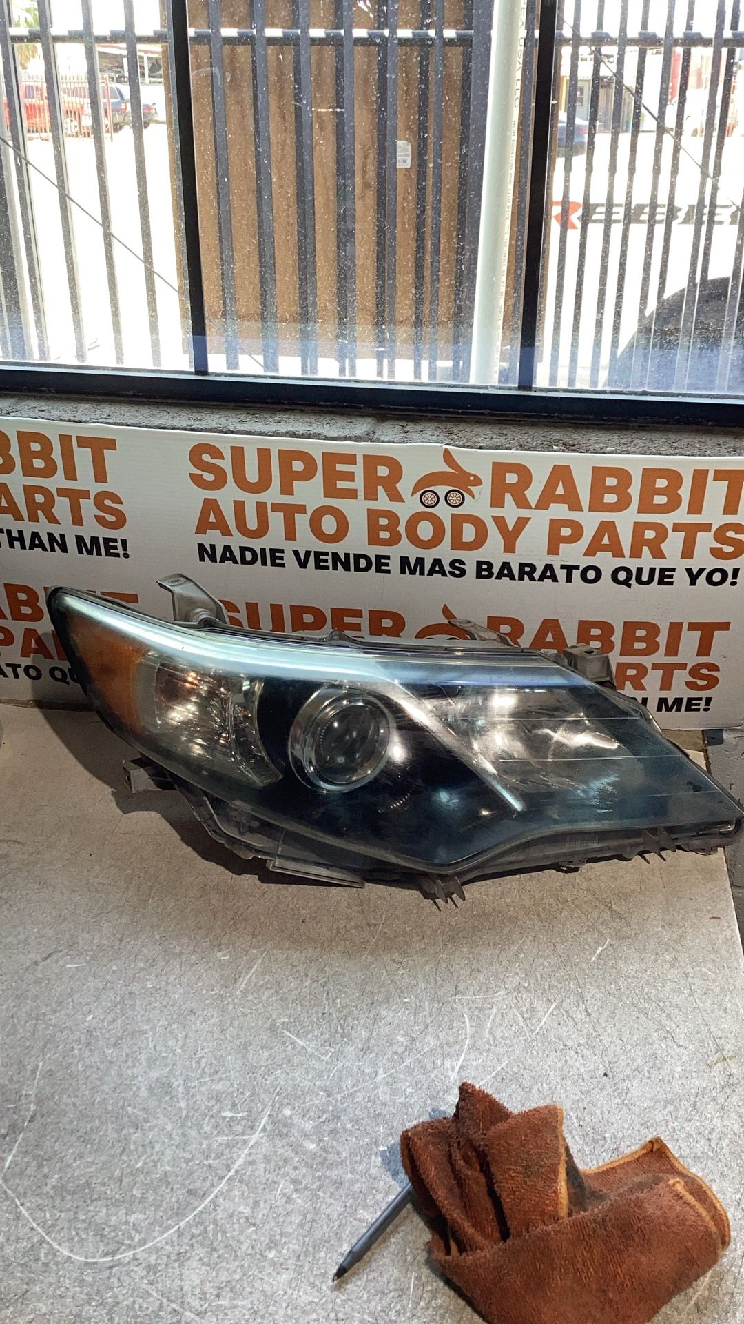 2012 Camry Passenger Headlight Halogen 2014
