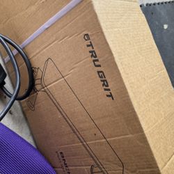 BRAND NEW SEALED TRU GRIT FLAT UTILITY BENCH  — BNCHIOOI