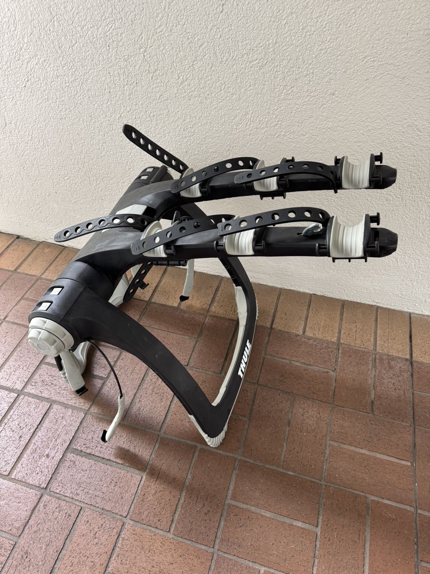 Thule Raceway Pro Model 9002 3 Bicycle Rear Mount Bike Rack