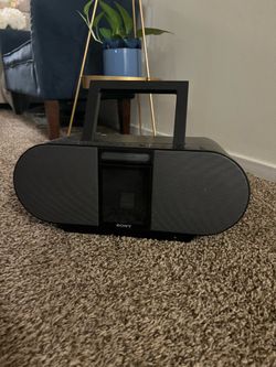 Boombox Sony Ipod Docking Station With Radio Sony ZS-S4iP Boombox...