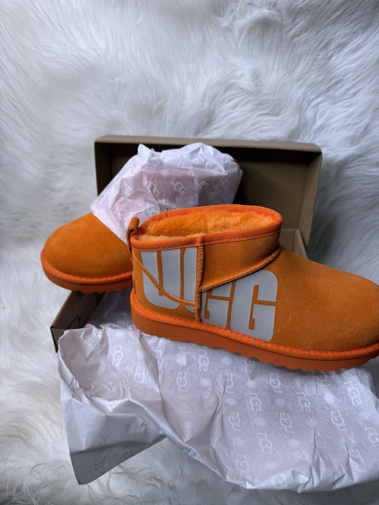 UGGs Ankle Boots ( NEW) Size 7