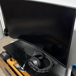Asus 31.5in Curve Gaming Monitor
