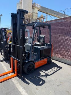 Toyota 6k Electric Forklift (brand new battery)