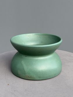 Matte Green Ceramic Planter – Modern Style