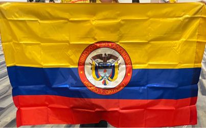 Bandera de Colombia y trompeta