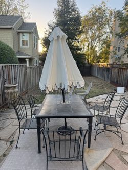 Outdoor umbrella