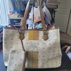 Authentic MCM Princess Lion Large Tote Bag w/Pouch- USED(PRE-LOVED)