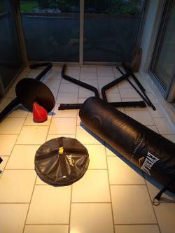 Punching bag stand, 100lbs bag and fast bag, double end anchor(water), negotiable. DON'T SELL SEPARATELY.