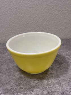 Vintage PYREX small yellow mixing bowl