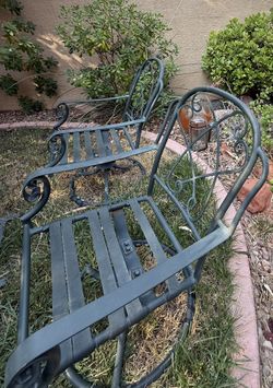 SET of 2 SWIVEL PATIO CHAIRS