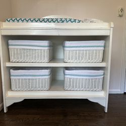 Pottery Barn Changing Table With 4 Baskets