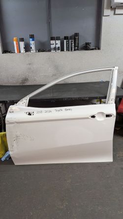 2018-2019-2020-2021-2022-2023-2024-2025-2026 TOYOTA CAMRY FRONT LEFT DOOR OEM USED #10742