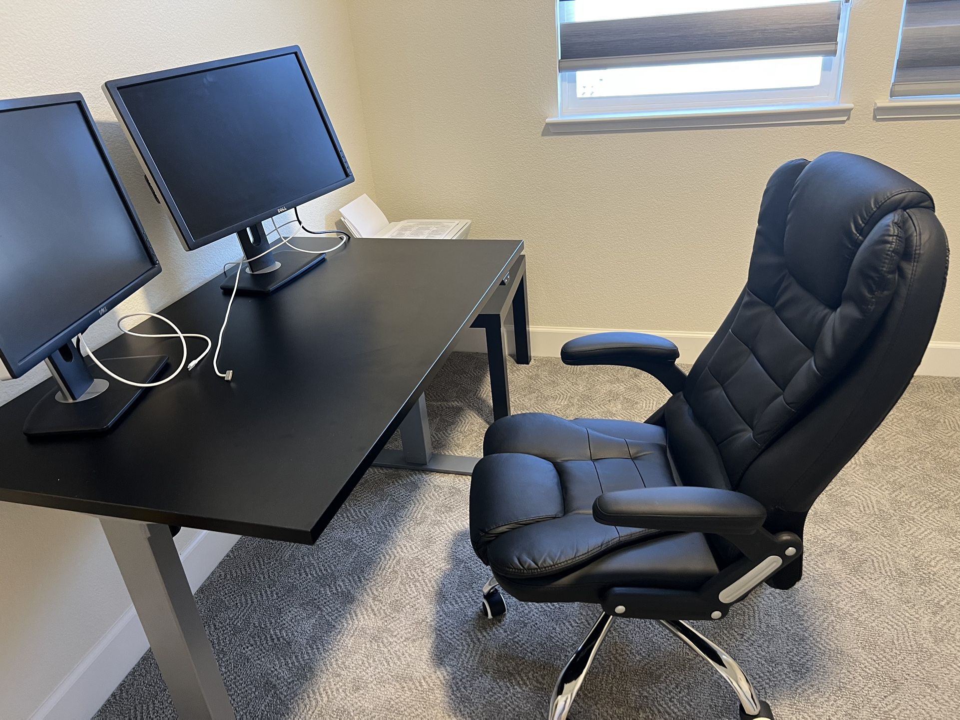 Adjustable standing Desk