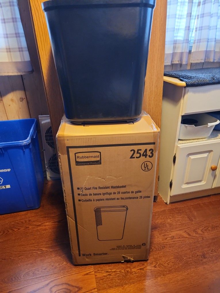 Rubbermaid 20 Quart  Fire Resistant Wastebaskets
