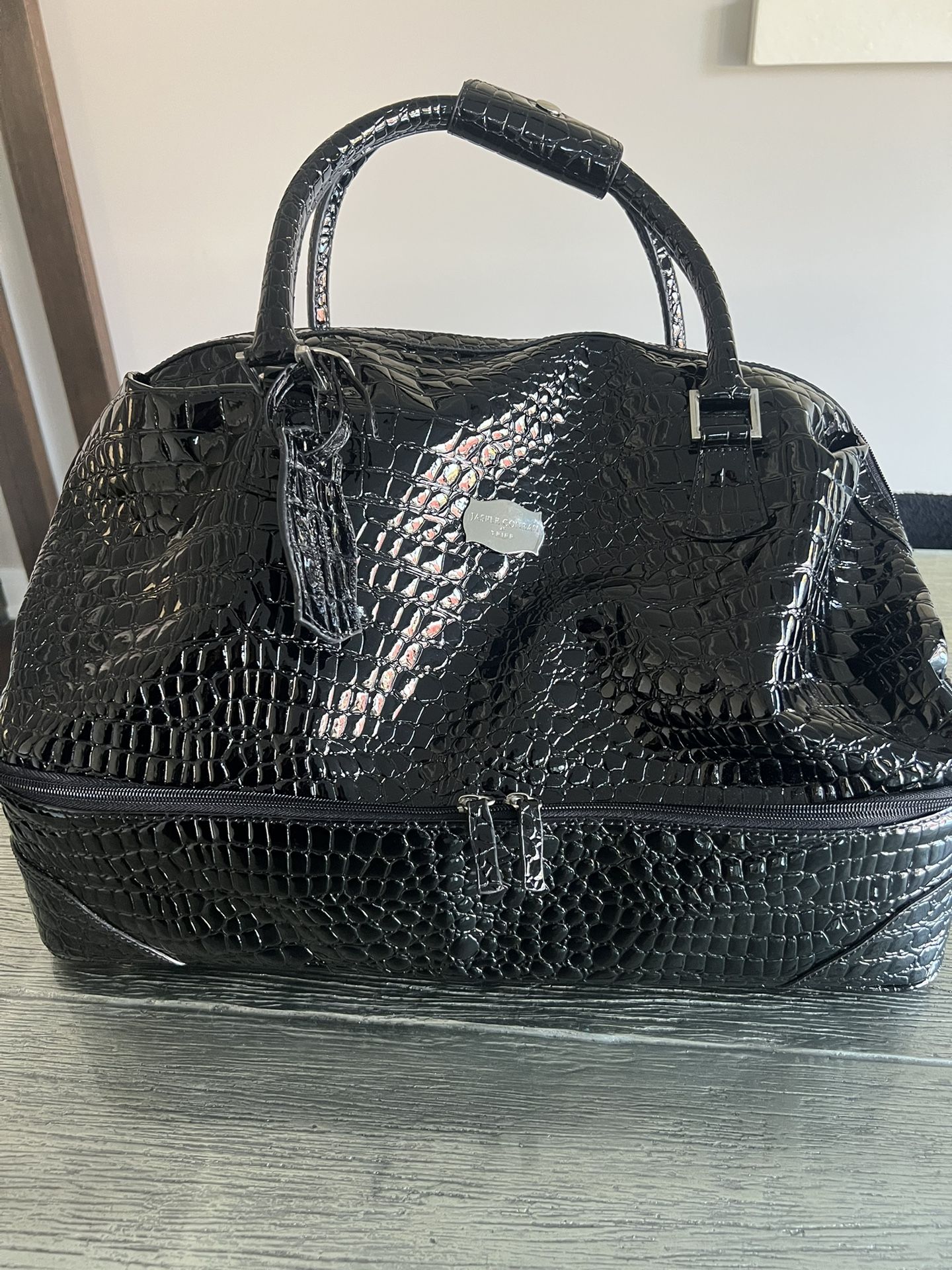 HAND CARRY ON LUGGAGE BAG Like New 