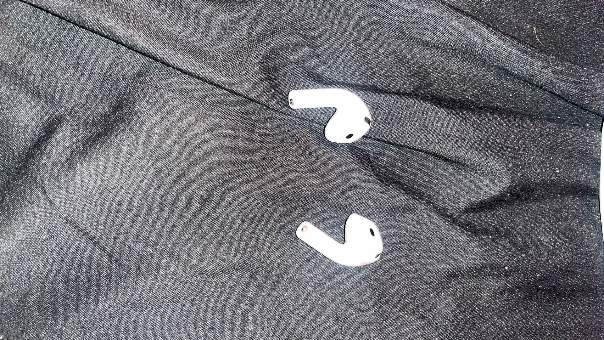 AirPods 4s