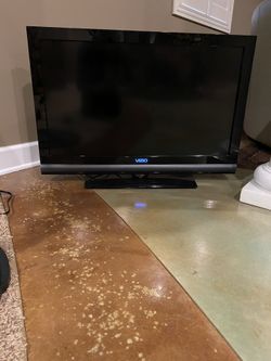 32 INCH VIZIO TV—TURNS ON, BUT SHOWS NO PICTURE
