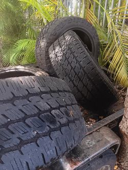 35.12x50r22 Like New 40$ All 4 Tires