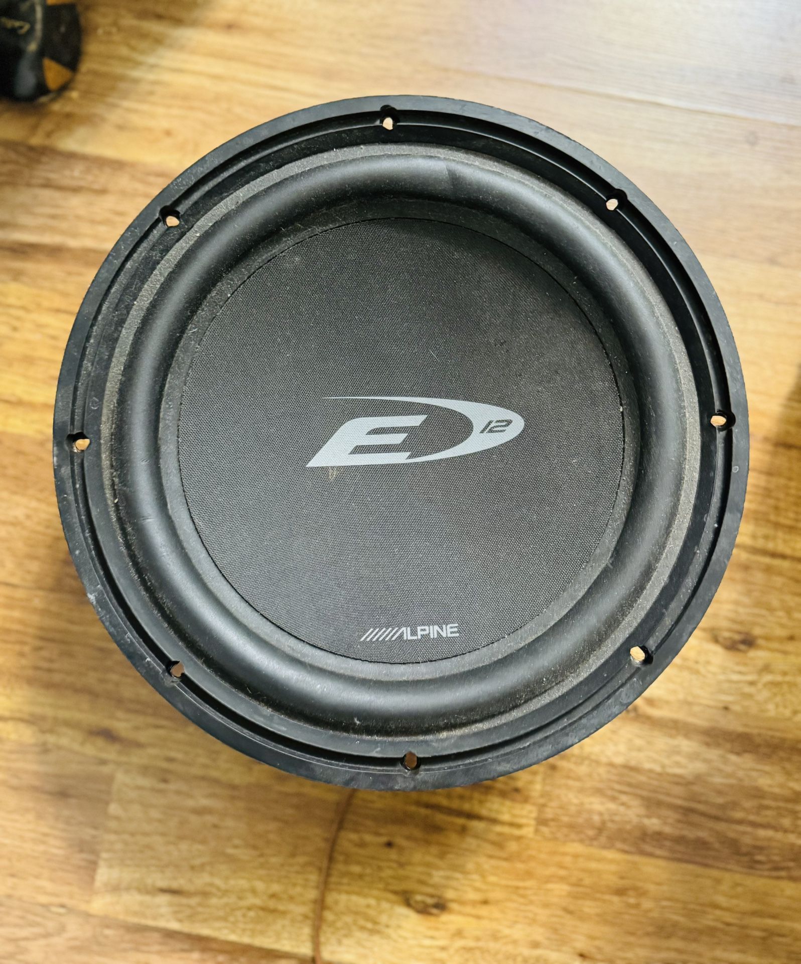 Alpine SWE-1243 12” Subwoofer