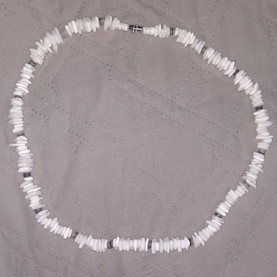 18" WHITE PUKA BEAD NECKLACE
