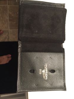 Badge wallet for law enforcement