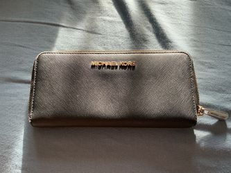 Michael Kors Zip-Around Continental Wallet