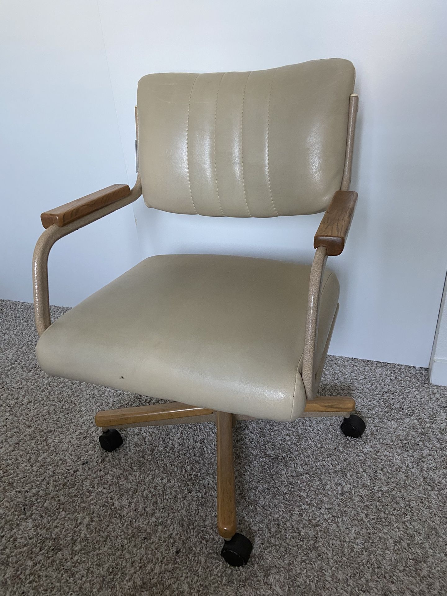 Vintage Rolling Office Chair – Excellent Condition