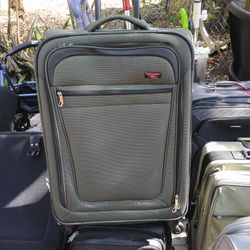 NICE LARGE PULL ALONG LUGGAGE 