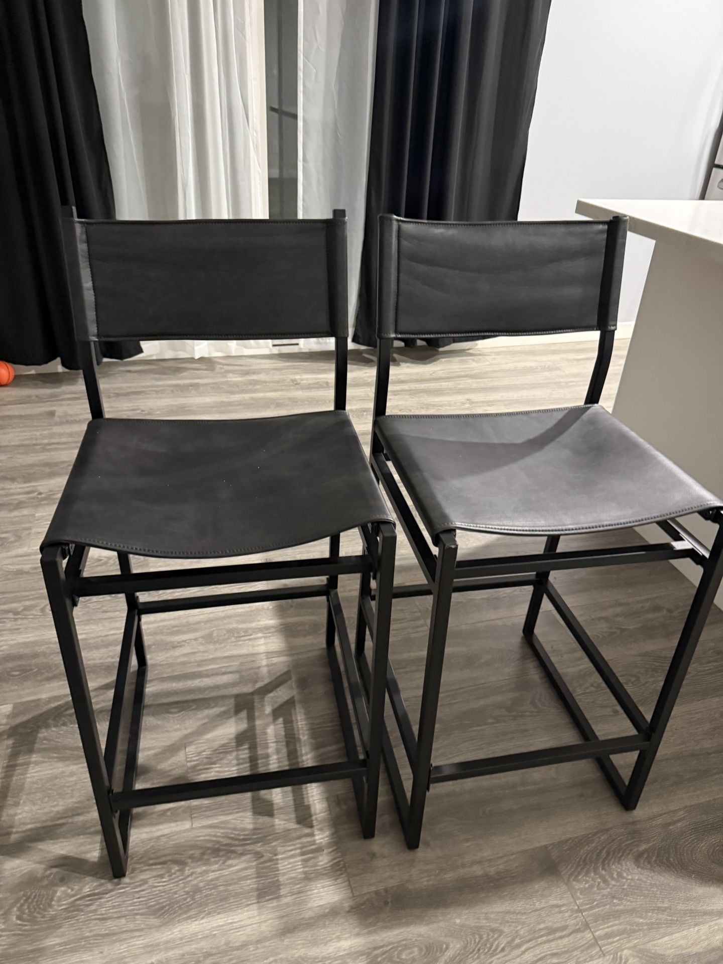 Set of 2 Modern Bar Stool Chairs – Great Condition