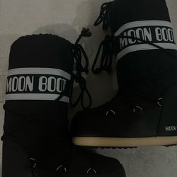 Moon boots