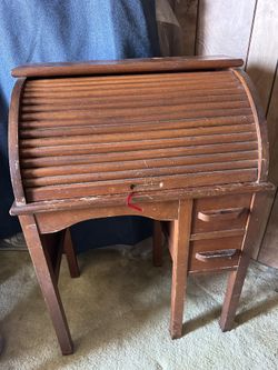 Vintage roll top desk $100 or best offer!!!