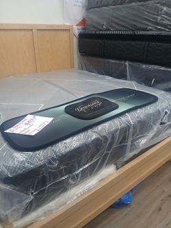 BEAUTYREST BLACK KING MATTRESS 