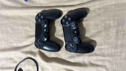 PS4 controllers