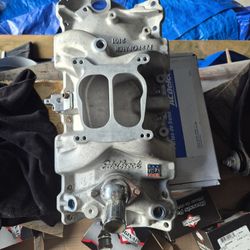 1-SBC DUAL PLANE INTAKE Edelbrock 