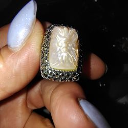 Rose quartz / marcasite stone ring