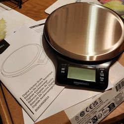 NEW  IN BOX FOOD WEIGHING SCALE 