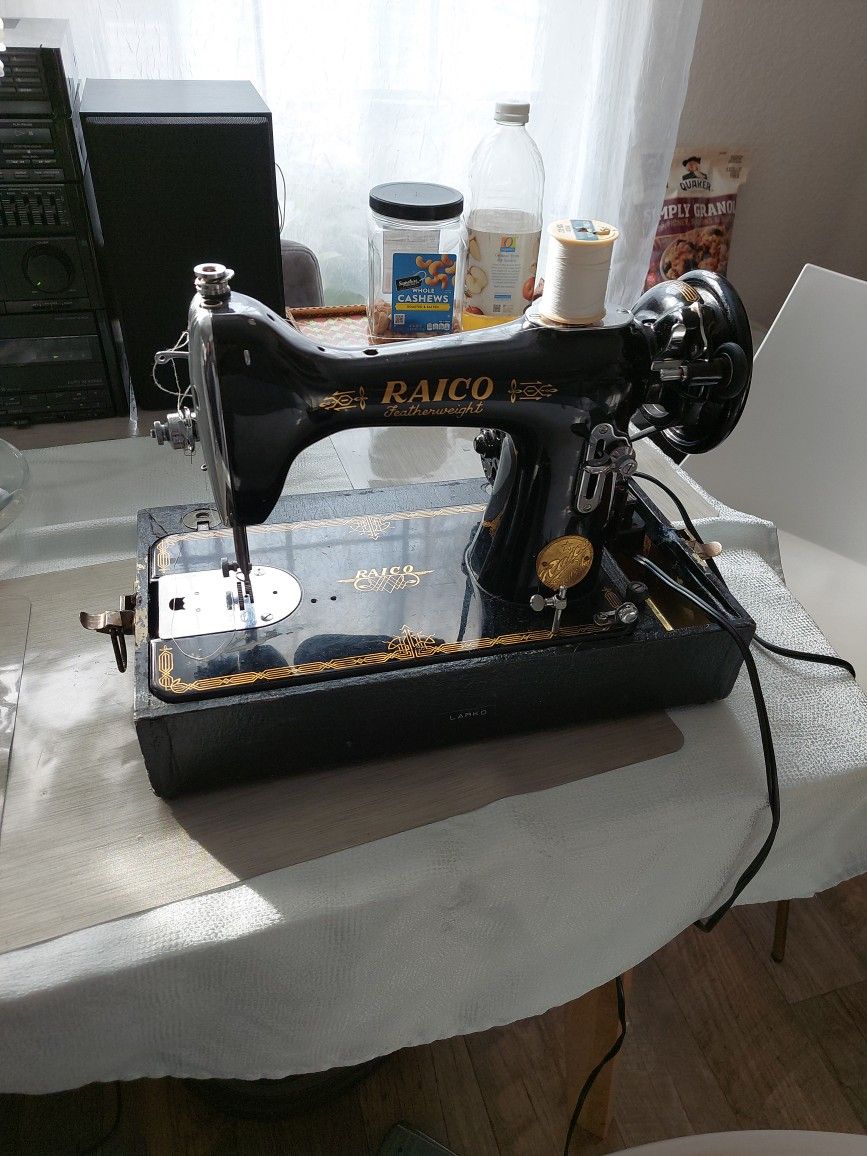 Vintage 1930's Raico Featherweight Sewing Machine 