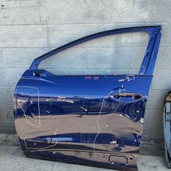 2022 - 2025 AUDI Q4 - DRIVER DOOR OEM 
