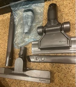 Dyson accessories (5)  located in 76034