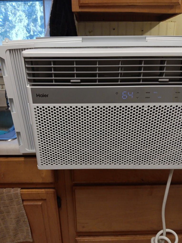 LIKE BRAND NEW HAIER ( 10,000 ) BTU AIR CONDITIONER WITH WIFI AND ECONOMY MODE 