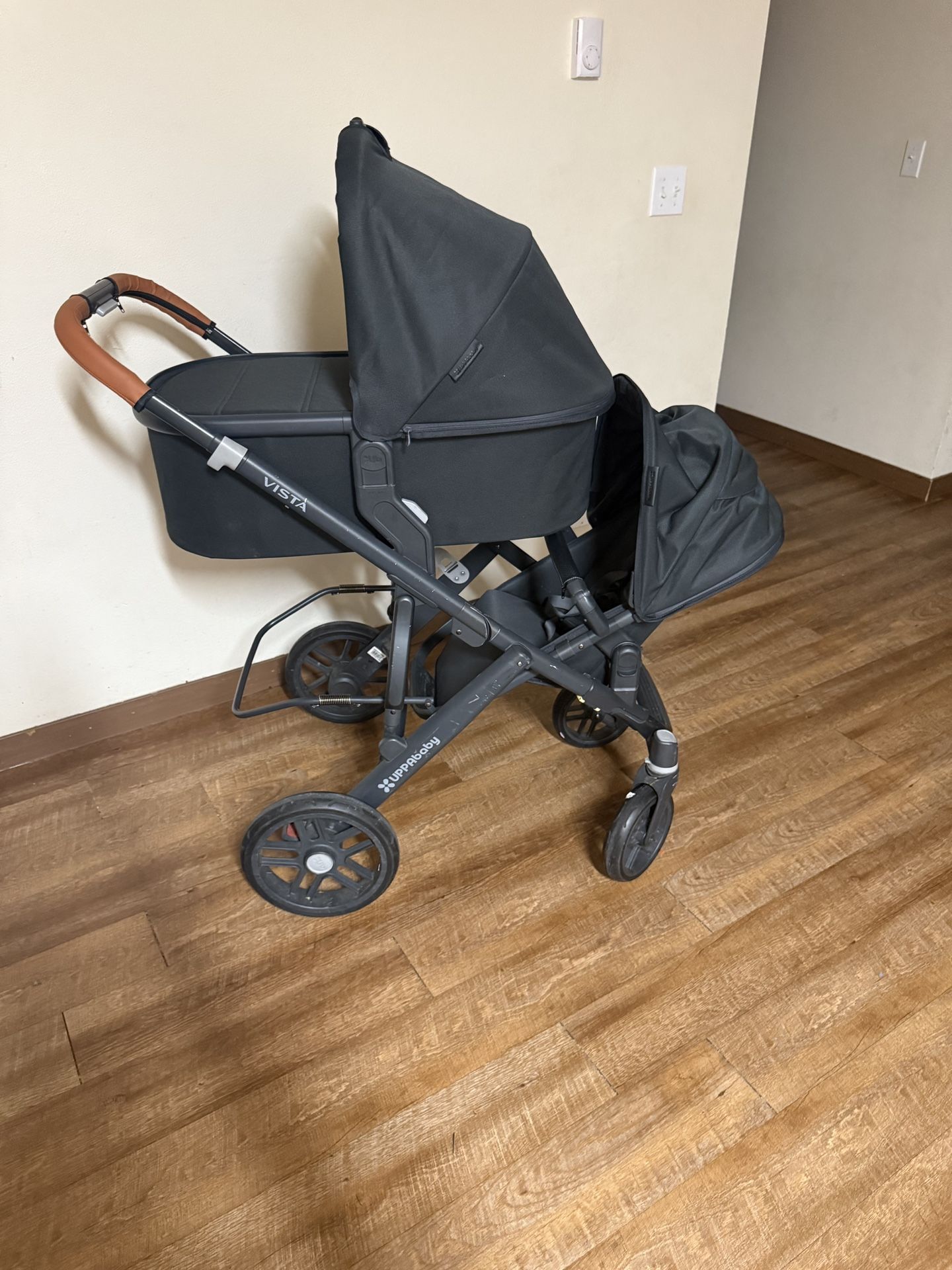 Uppababy Vista V2 Stroller and Bassinet Color: black