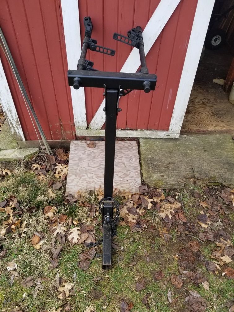 Bike rack holds 4 bicycles, hitch mount