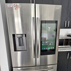 Samsung Refrigerator With Family Hub 