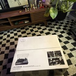 AUDIO TECHNICA TURNTABLE  (BRAND NEW/IN BOX)